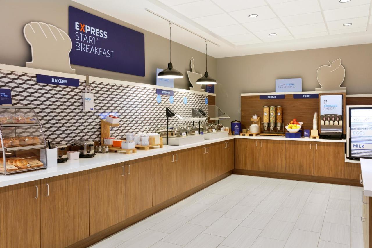 Holiday Inn Express Fremont By Ihg Exterior foto